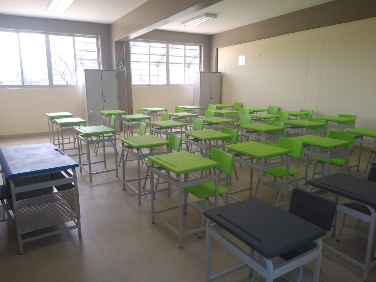 EQUIPAMIENTO EDUCATIVO PIURA